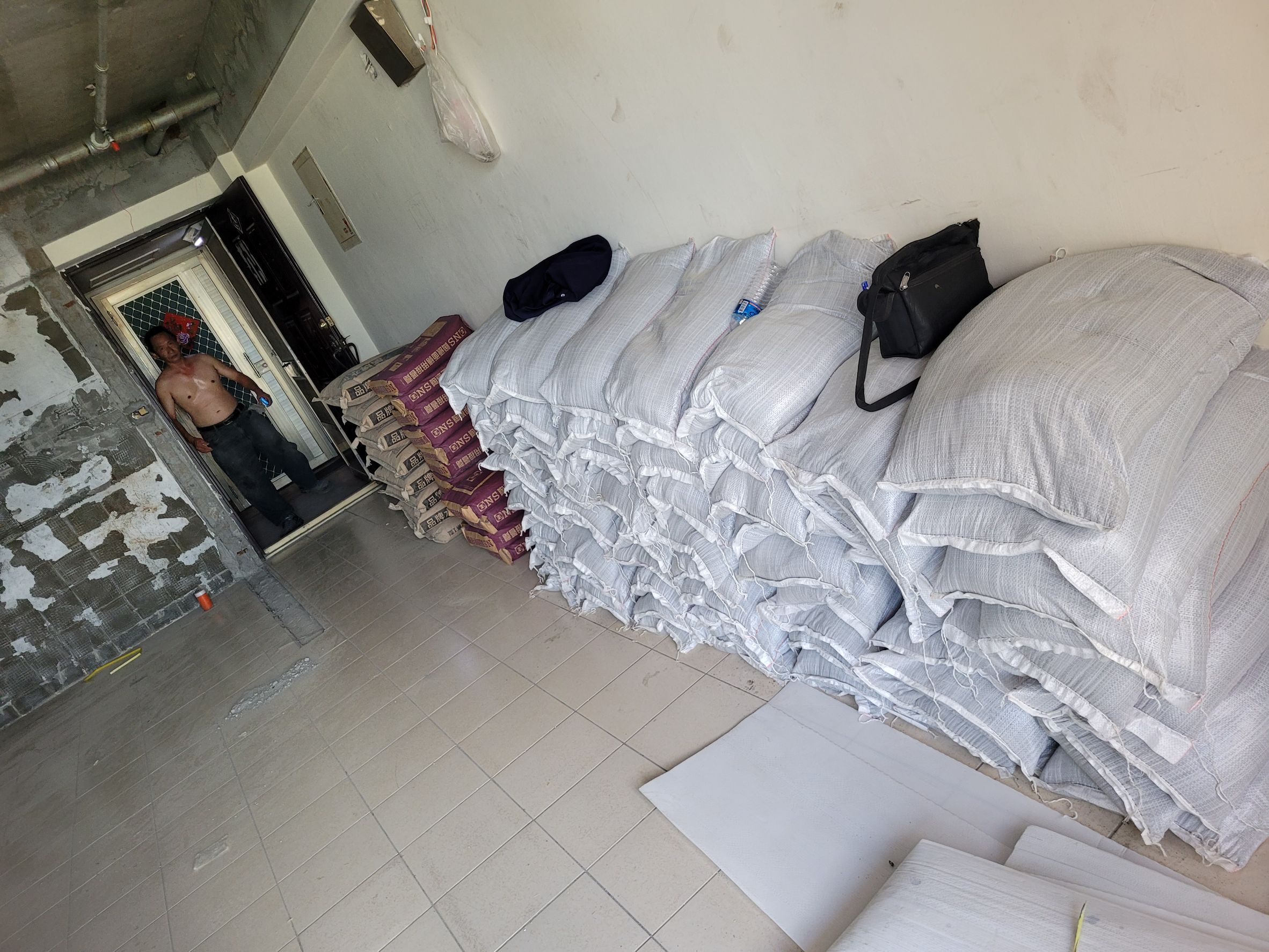 施工前-建材堆積