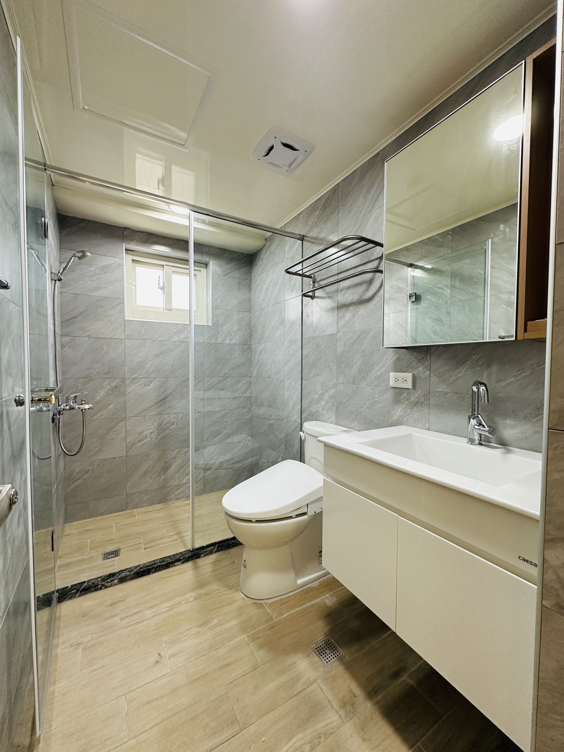 完工後-現代大理石風浴室